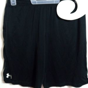 UNDER ARMOUR GYM SHORTS SIZE: YLG